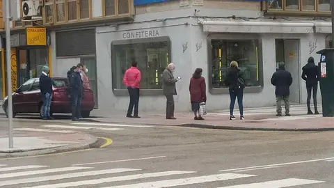 Colas en una pastelería de Zamora