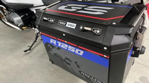 Maleta idéntica a la extraviada.