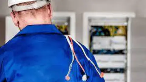 Foto archivo técnico electricista