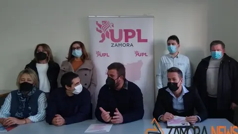 Foto de familia de los candidatos de UPL por Zamora con el presidente de la formación, Carlos Javier Salgado