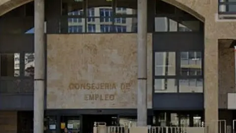 Fachada de la Consejería de Empleo de la Junta