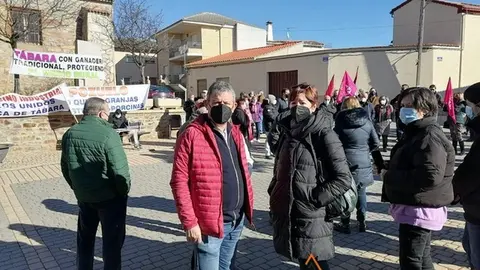 Concentración en Faramontanos contra las macrogranjas