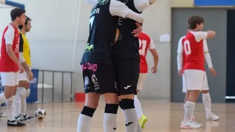 Alejandro celebra un tanto del River