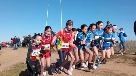 Jornada de campo a través de los juegos escolares en Toro