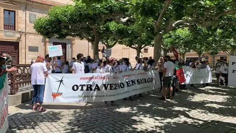 Concentración contra los megaparques eólicos en Zamora. Foto de archivo