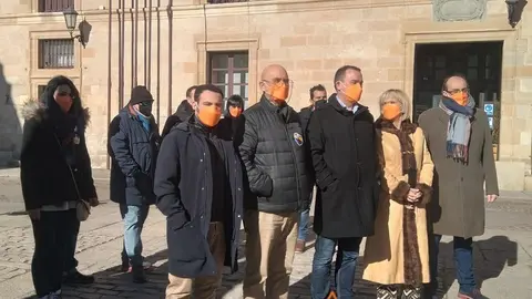 Verónica Casado con su equipo en la Plaza de Viriato