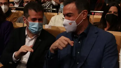 Pedro Sánchez y Luis Tudanca en un acto electoral en Zamora