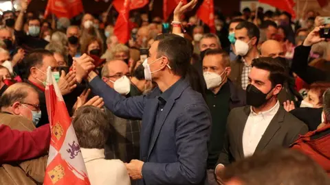 Pedro Sánchez y Luis Tudanca en un acto electoral en Zamora