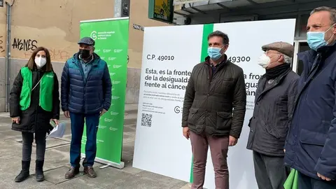Acto de la AECC en la calle Santa Clara de Zamora
