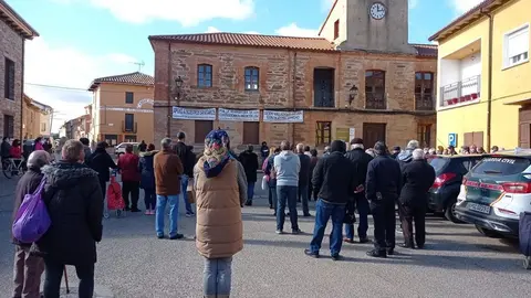 Concentración en Tábara en defensa de la Sanidad