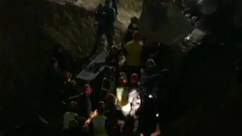 Momento del rescate de Rayan. Foto RTVE