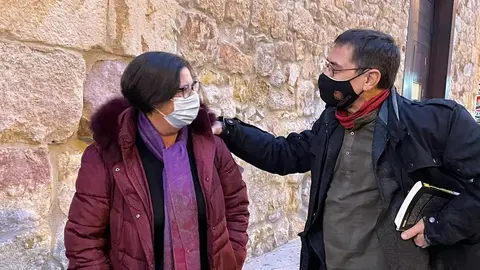 Juan Carlos Monedero junto a la candidata de Unidas Podemos por Zamora, Isabel Reguilón.