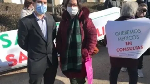 Los candidatos de Unidas Podemos en una de las manifestaciones por la Sanidad rural