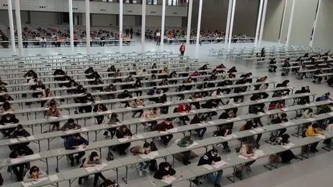 Opositores en el examen en el recinto ferial de Valladolid. Imagen de archivo