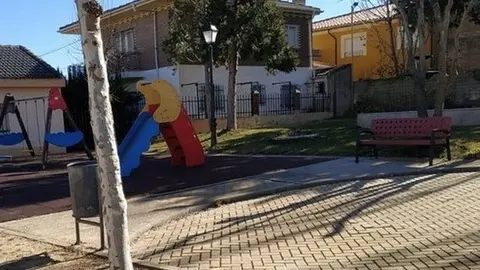 Parque infantil en Villalba de la Lampreana