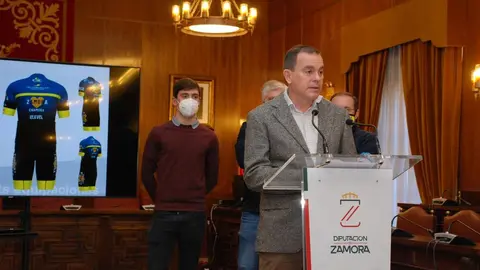 La Diputación de Zamora presenta el maillot de su nuevo equipo de ciclismo