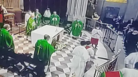 Retransmisión de TVE de la misa dominical en la S.I Catedral de Zamora.