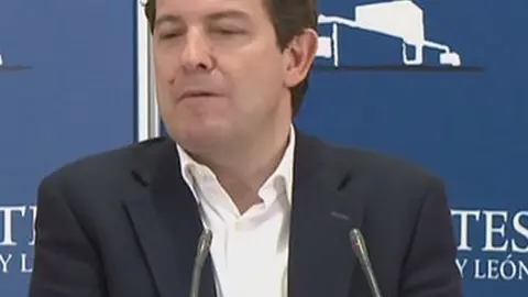 Mañueco en su comparecencia tras la reunión PP-VOX. Foto cyltv