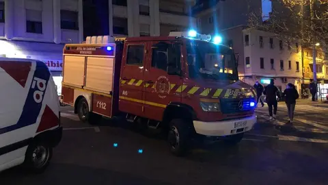 Intervención de los bomberos en la plaza de Puebla de Sanabria, Zamora