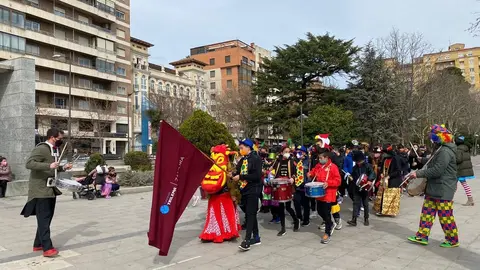 Alumnos de Trilema Zamora celebran el Carnaval