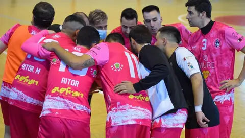 Piña del Zamora Enamora al final del partido en Cuéllar