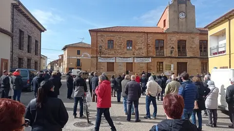 Concentración en defensa de la Sanidad de Tábara