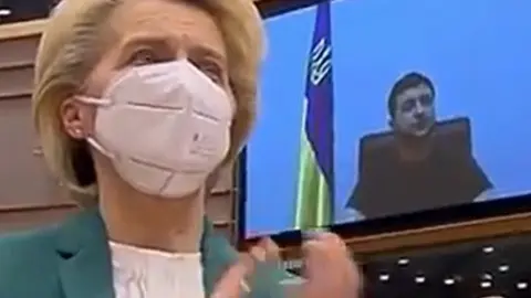 Zeleski aplaudido por la presidenta de la Comisión Euroepa