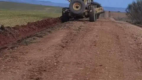 Arreglo de caminos en la Guareña