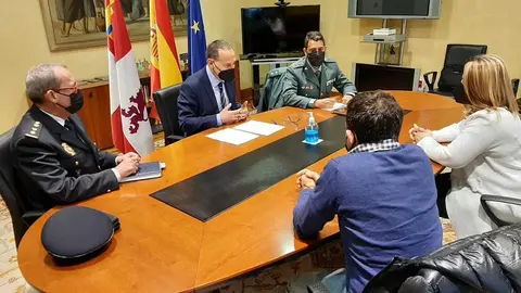 Reunión mantenida hoy con la alcaldesa de Morales del Vino y las FCSE acerca de los robos en la localidad