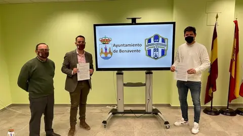 Firma convenio colaboración Ayuntamiento de Benavente y Atlético Benavente