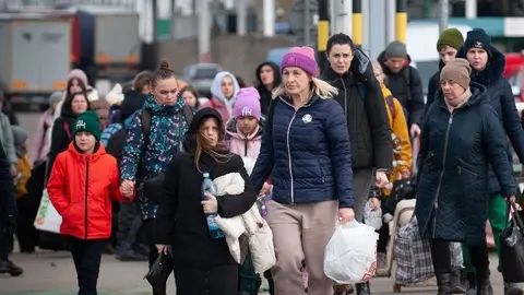 Refugiados ucranianos huyendo de la guerra. Fotografía: Facebook de la Comisión Europea en España