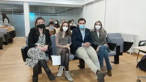 becas formación colegio de médicos
