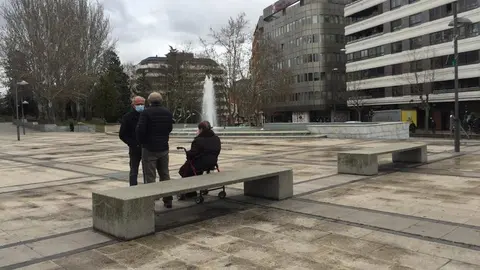 Mayores en la Plaza de la Marina