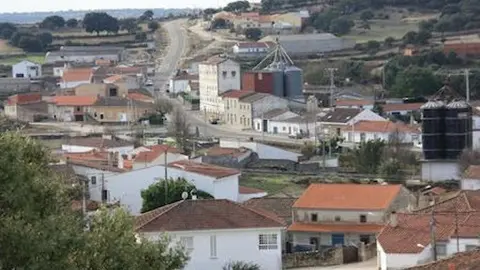 Vista de Almeida con las fábricas de harina que tanta importancia tuvieron en su día