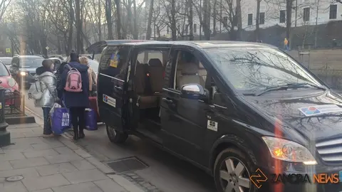 Recogida de los refugiados por el convoy humanitario zamorano