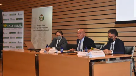 El consejero de Agricultura, Ganadería y Desarrollo Rural en funciones, Jesús Julio Carnero, ha inaugurado hoy en Valladolid una jornada sobre el sector agrario de Castilla y León ante la nueva PAC