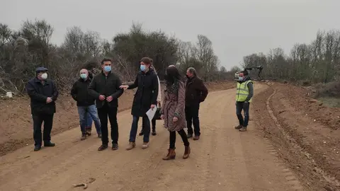 La+delegada+visita+caminos+rurales+en+Asturianos