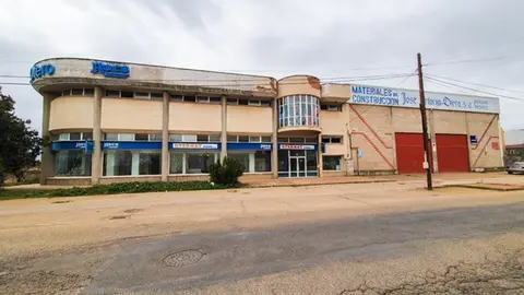 Nave en la que se abrirá la nueva superficie comercial. Foto Interbenavente