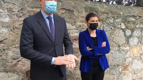 El consejero de la Presidencia en funciones, Ángel Ibáñez,  junto a la delegada territorial en funciones de la Junta de Castilla y León en Zamora, Clara San Damián