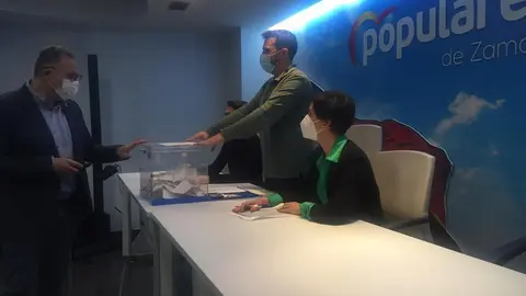 El vicepresidente segundo de la Diputación de Zamora, Jesús María Prada, durante la primera vuelta de las primarias del PP