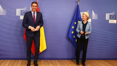 Pedro Sánchez y la presidenta de la Comisión Europea, Ursula Von der Leyen