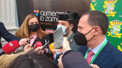 El subdelegado del Gobierno en Zamora, Ángel Blanco, atiende a los medios de comunicación