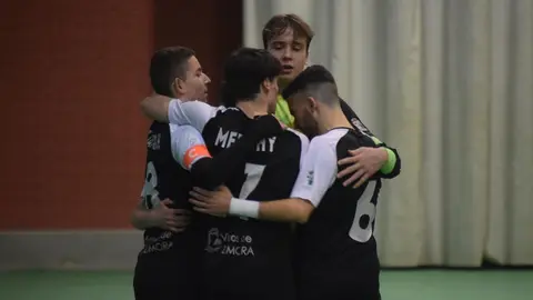 Los jugadores del River Zamora celebran un gol de Óscar
