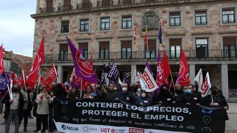 Concentración sindical en protesta por la subida de precios