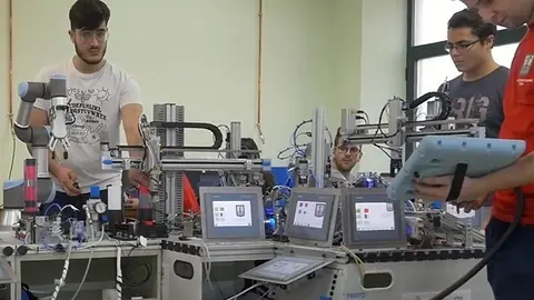 Alumnos del GS Mecatrónica Industrial del IES Universidad Laboral