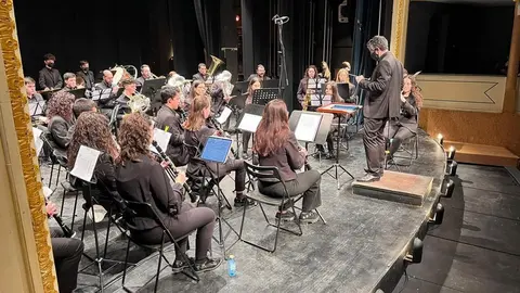 Final del I Concurso Internacional de Composici&oacute;n &ldquo;Conquero&rdquo; con la Banda de M&uacute;sica La Lira dirigida por V&iacute;ctor Teresa