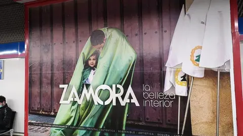 Promoción de la Semana Santa de Zamora en el metro de Madrid. Fotografía: FR en el grupo de Facebook Somos Zamora