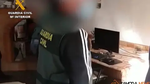 Registro de la Guardia Civil en casa del detenido
