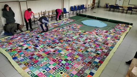 Mural de ganchillo de las Águedas de San José Obrero. Fotografía: CEDIDA