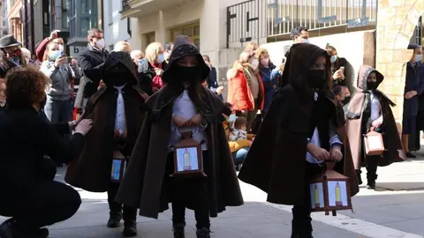 procesión de las Capas Pardas de los alumnos de la Medalla Milagrosa